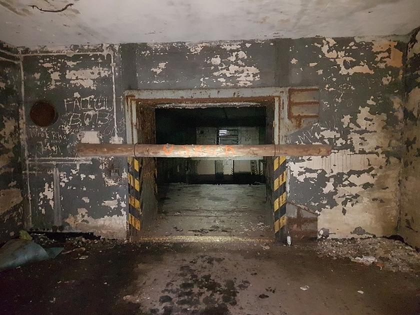 Wszedł do starego wojskowego bunkra. Ratowali go strażacy