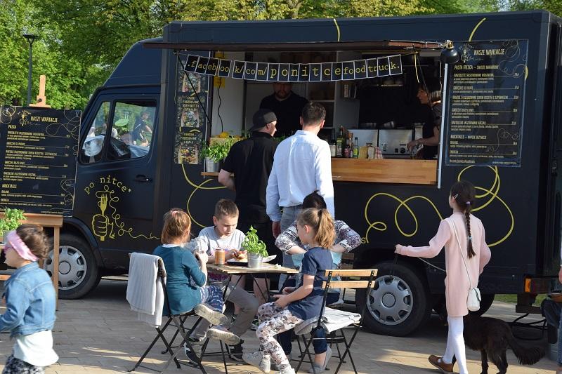 Zlot foodtrucków w Atrium Kasztanowa