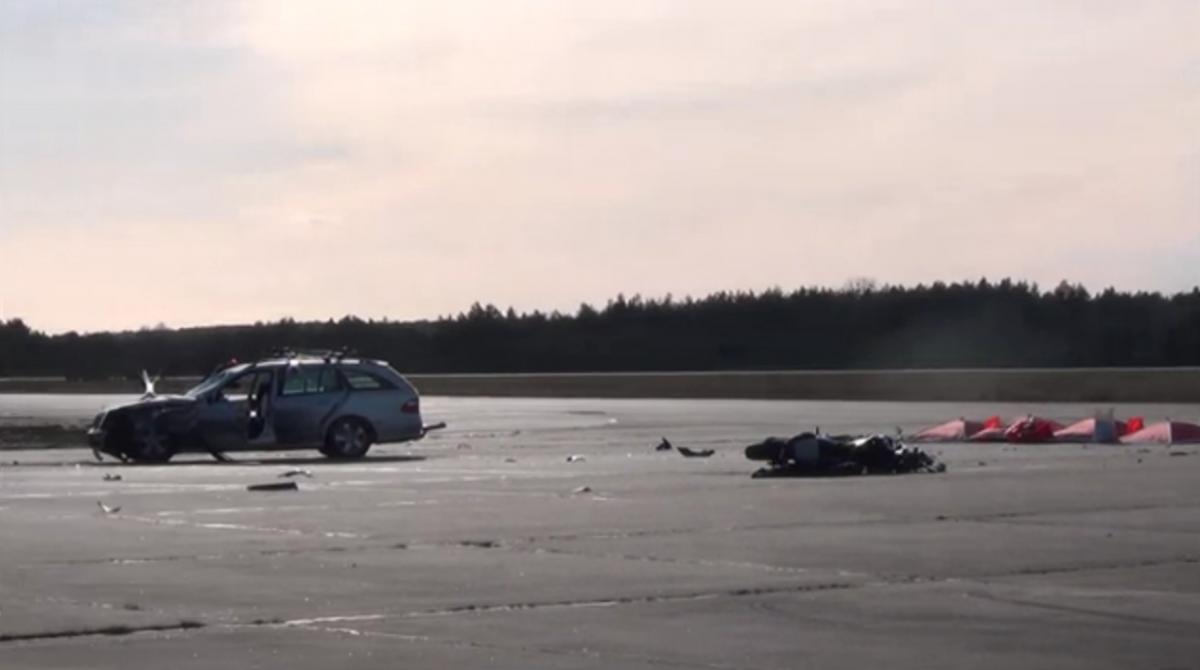 Wypadek na lotnisku w Pile. Nie żyje motocyklista