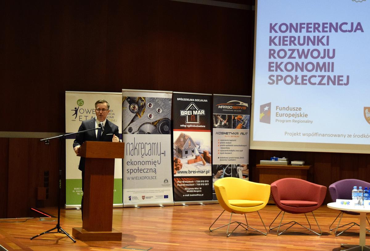 Dawać pracę, a nie rozdawać pieniądze