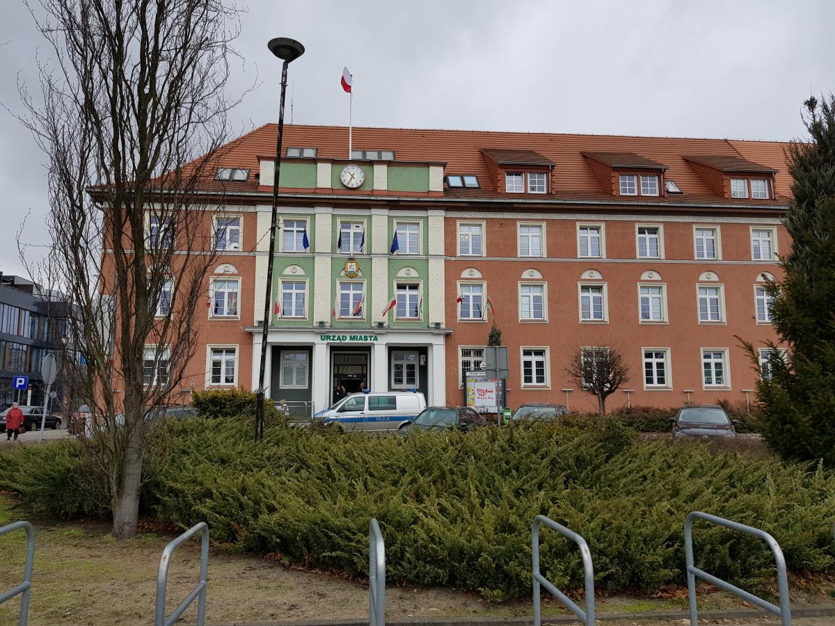 Bomba? Ewakuacja pilskiego ratusza i dworca PKP