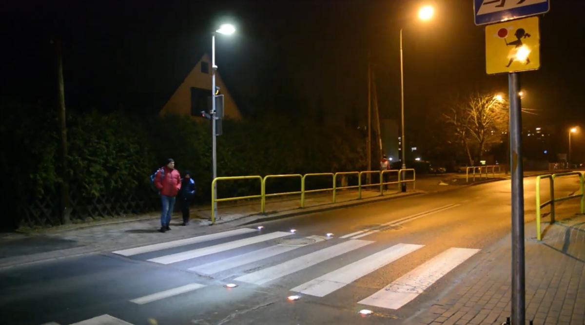 Już jest: pierwsze „inteligentne” przejście dla pieszych