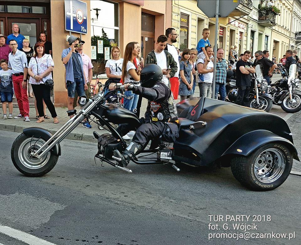 Ryk silników  i dobre granie