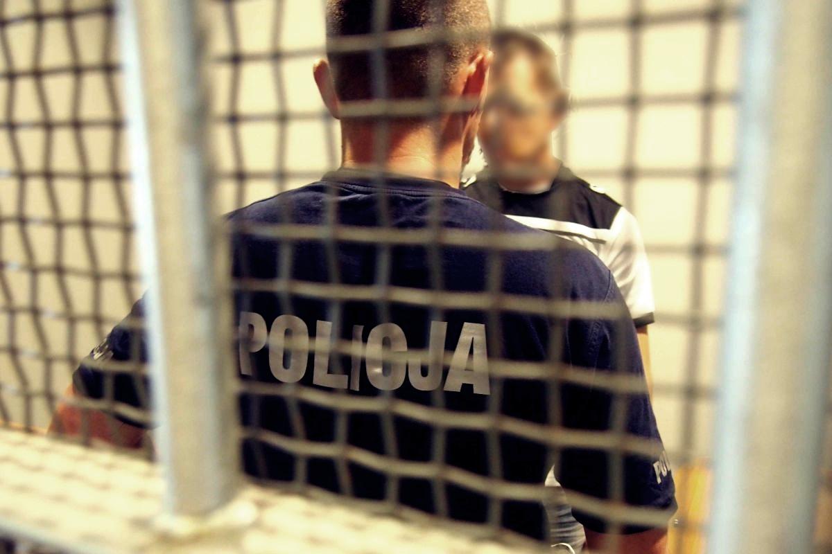 Przez fałszywego policjanta straciła ponad 7 tys. złotych
