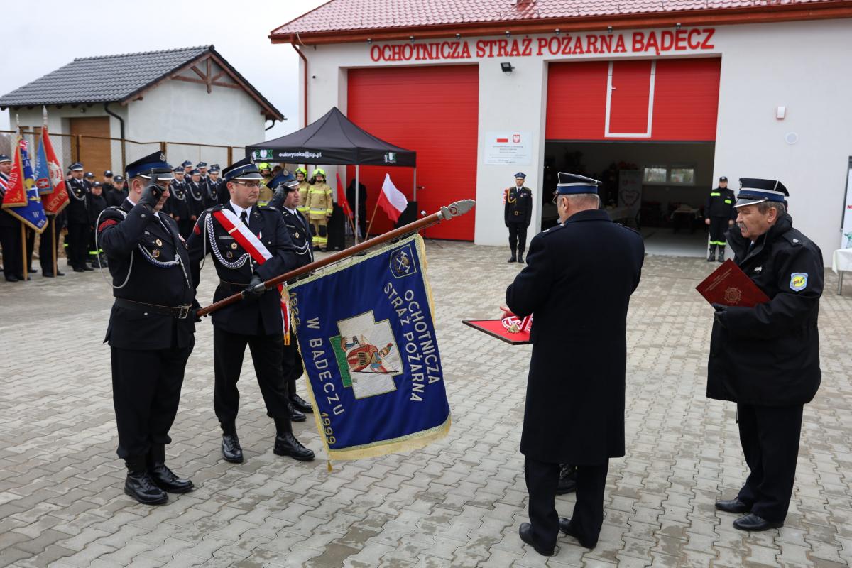 Strażacy z Bądecza stracili w pożarze remizę. W piątek otworzyli nową