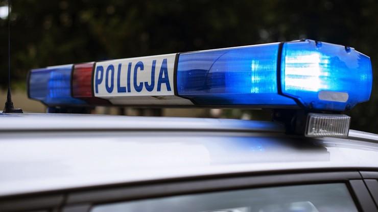 Ona i on. Weszli w lipiec nietrzeźwym krokiem