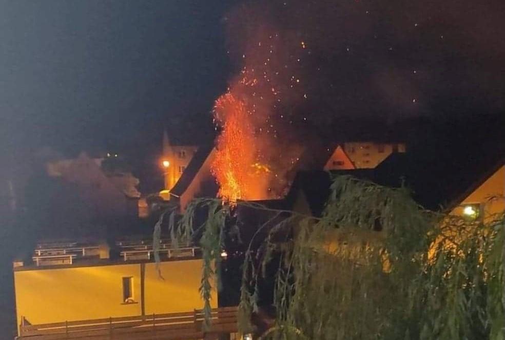 Nocny pożar na posesji w Gryfinie