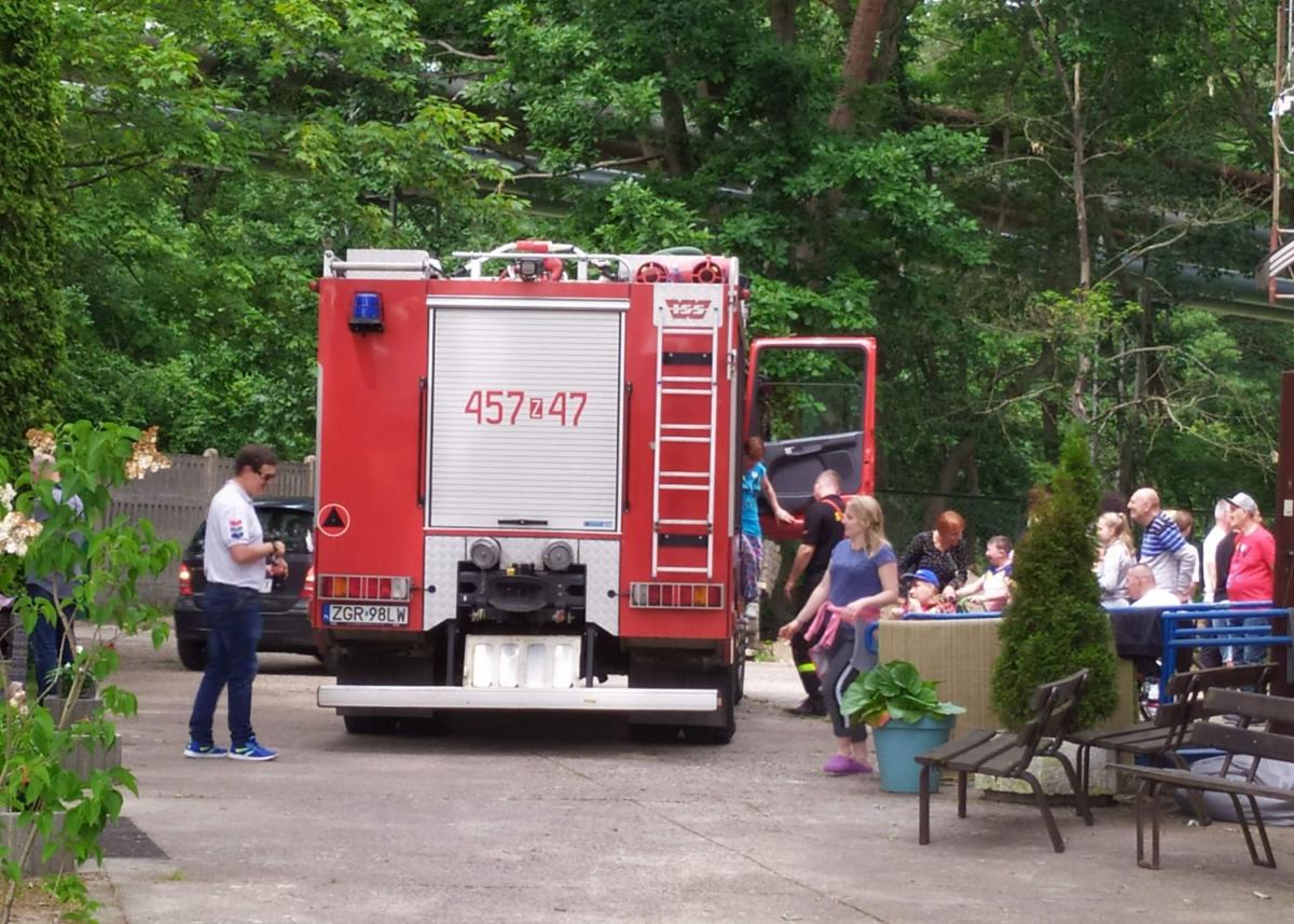 Strażacy atrakcją na dzień dziecka