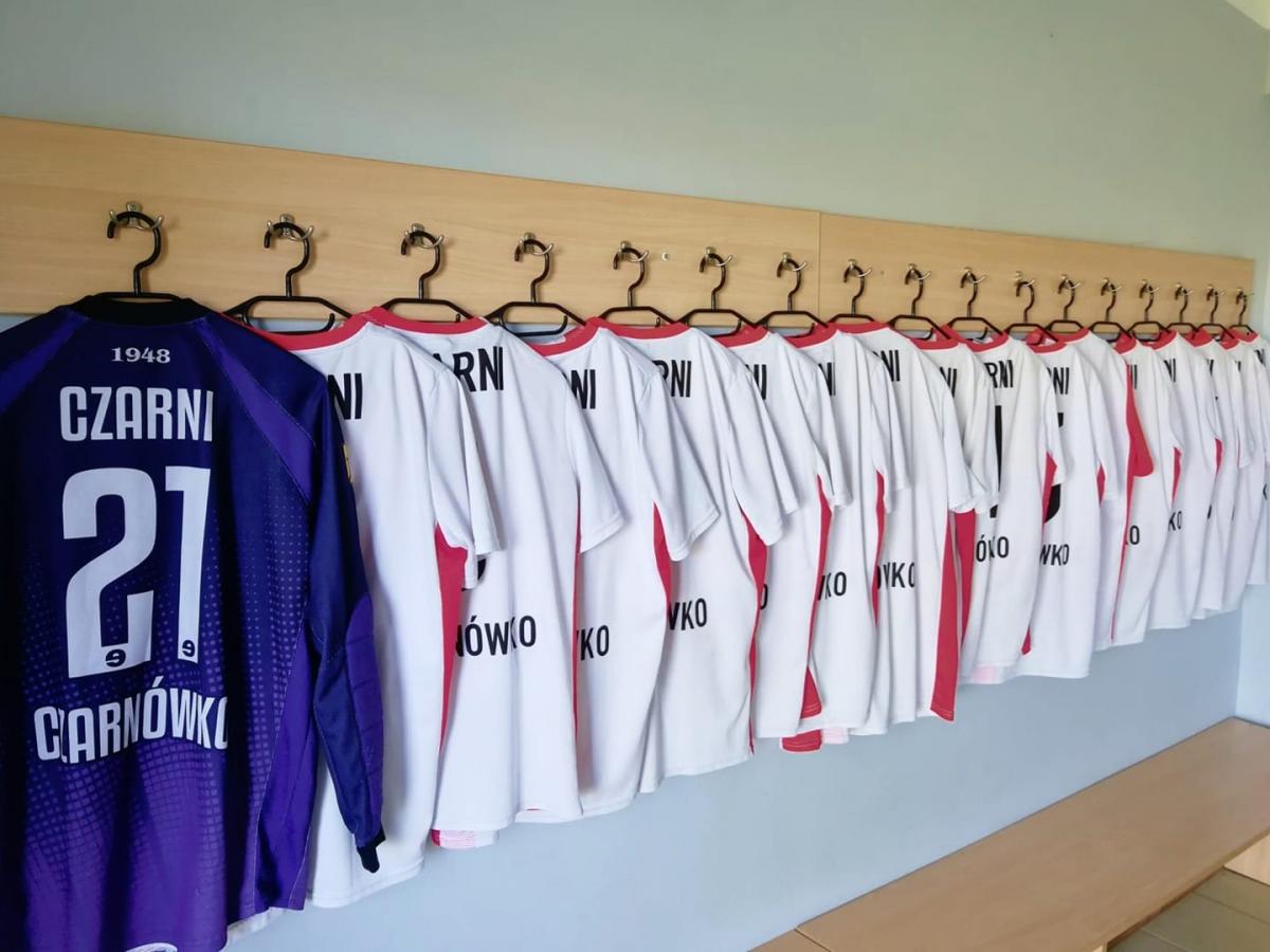 Derby B-klasy. Czarni podejmą Polonię [ROZKŁAD JAZDY]