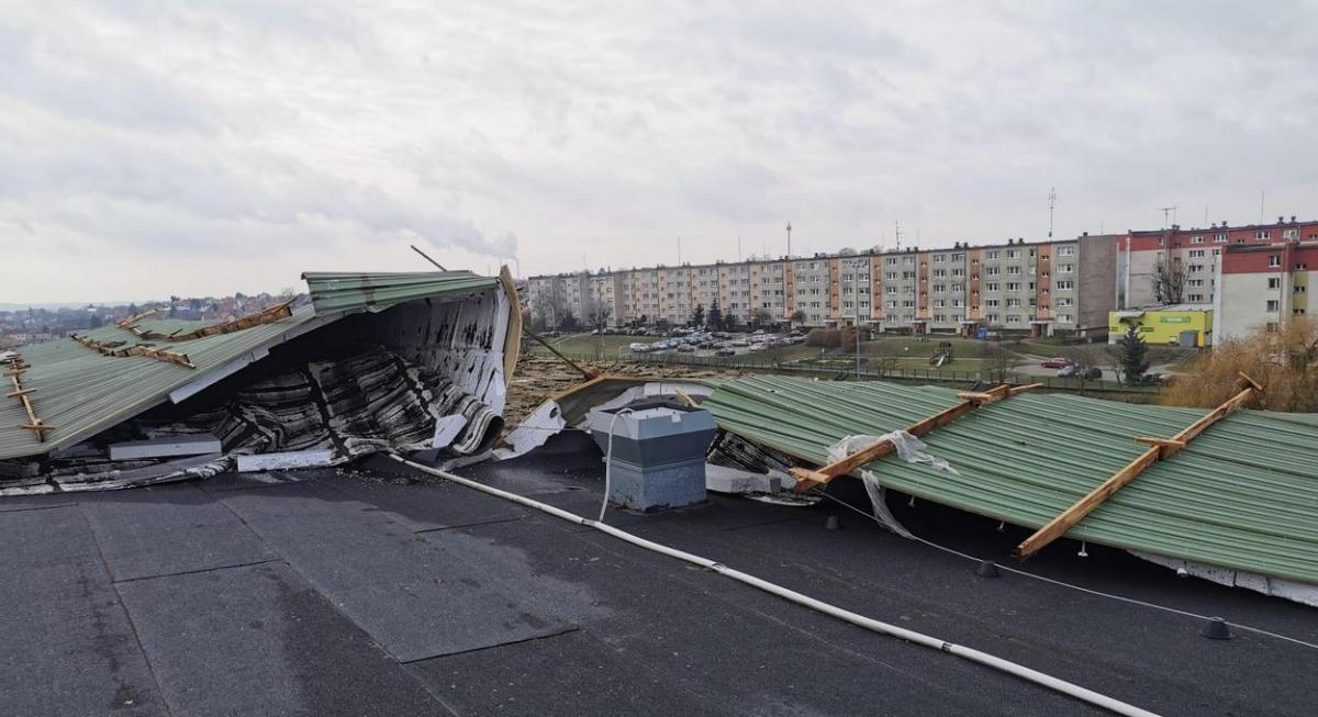 Sala w SP 3 wciąż niedostępna. Kiedy naprawią dach?