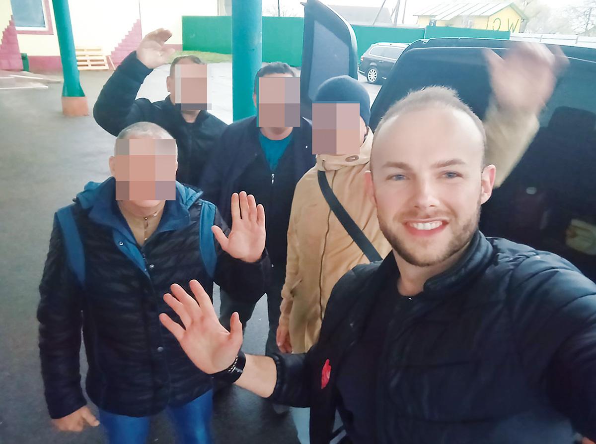 Sprzęt dotarł do ukraińskich żołnierzy. Hubert Andrych podsumowuje akcję