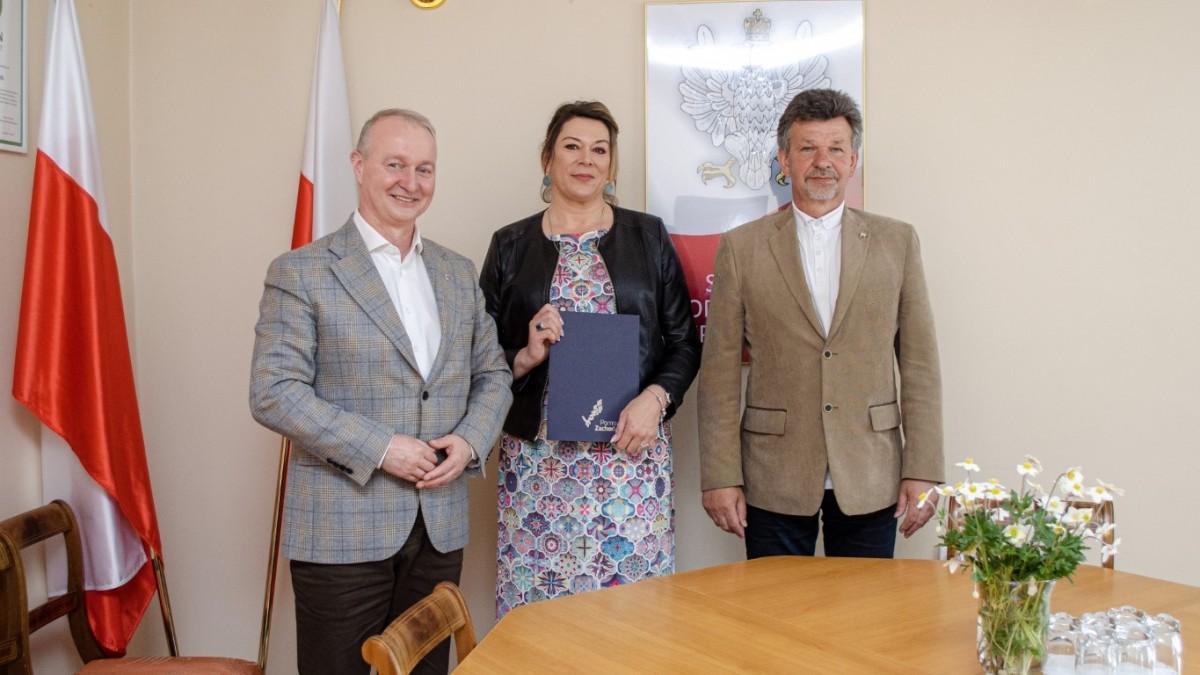 Dyrektor podpisała umowę z wicemarszałkiem