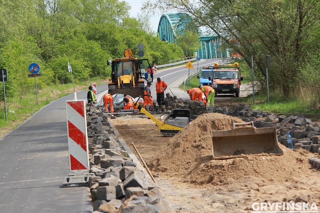 Droga zamknięta. Jeżdżą autami po nowej ścieżce
