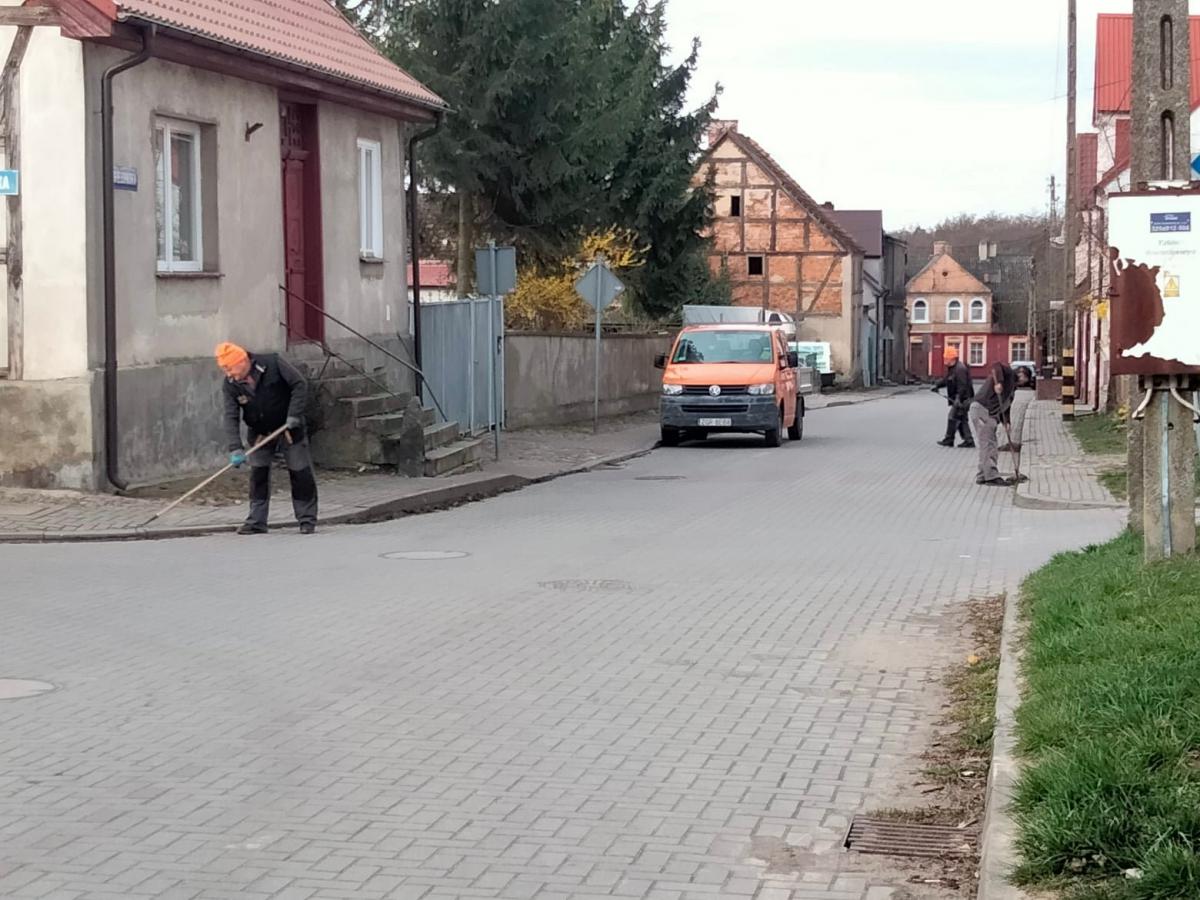 Wzięli się za sprzątanie bańskich ulic