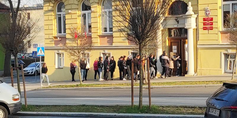 Kolejki pod urzędem. Ukraińcy ruszyli po PESEL
