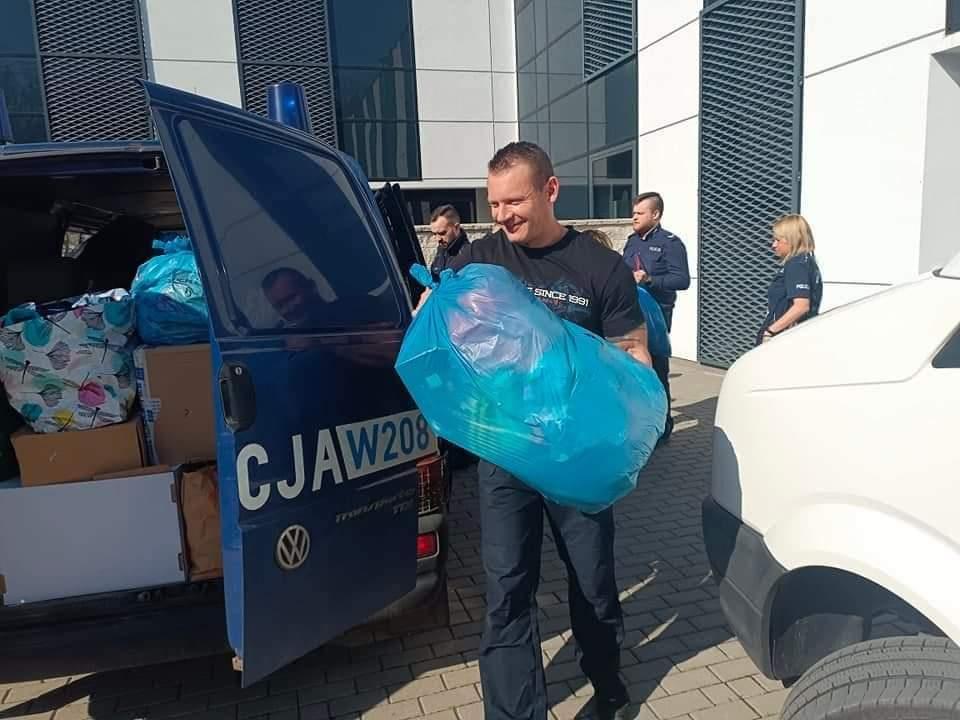 Policjanci pomagają. Zawieźli dary dla dzieci z domu dziecka w Żytomierzu [GALERIA]