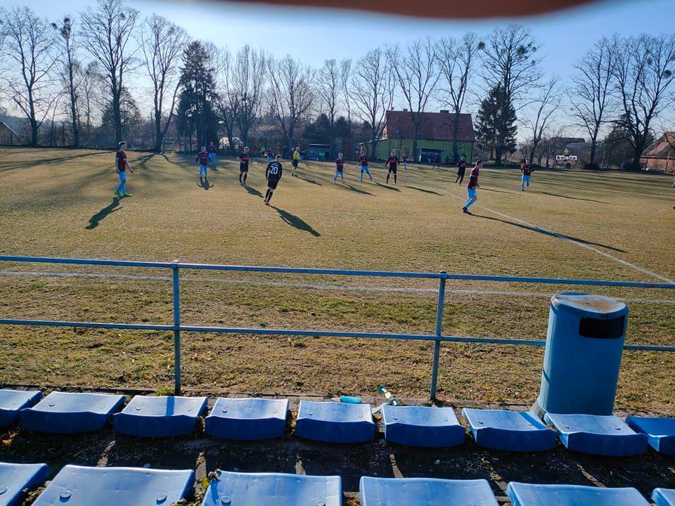 Łabędź rozbił Czarnych. Energetyk wygrywał, lecz przegrał [WYNIKI]
