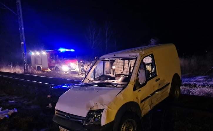 27-latka, która wjechała na torowisko znajduje się w szpitalu [GALERIA]