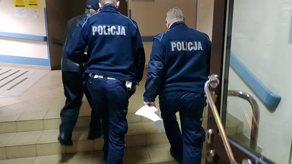 3w1: jechał nietrzeźwy, bez prawa jazdy, będąc poszukiwanym przez policję