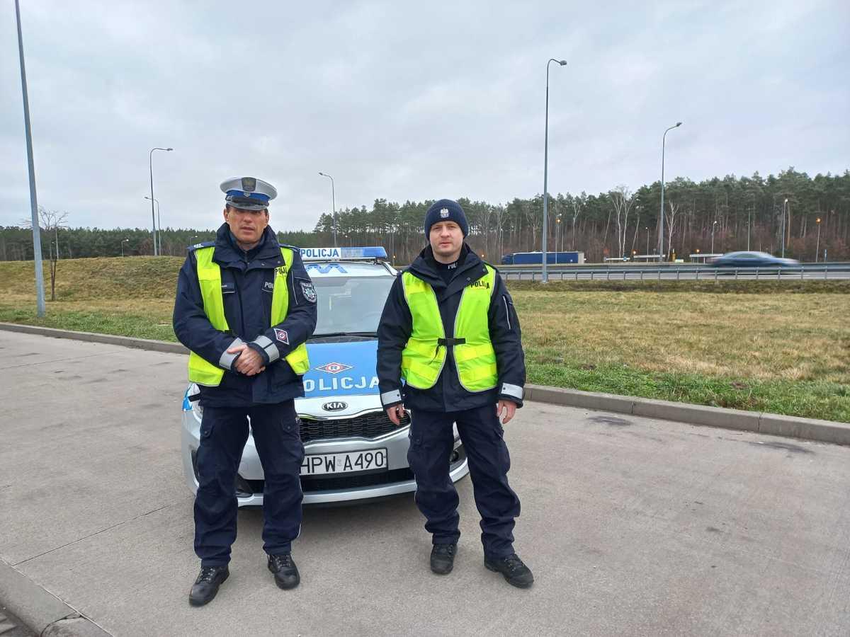 Policjanci eskortowali do szpitala dziewięciomiesięczne dziecko