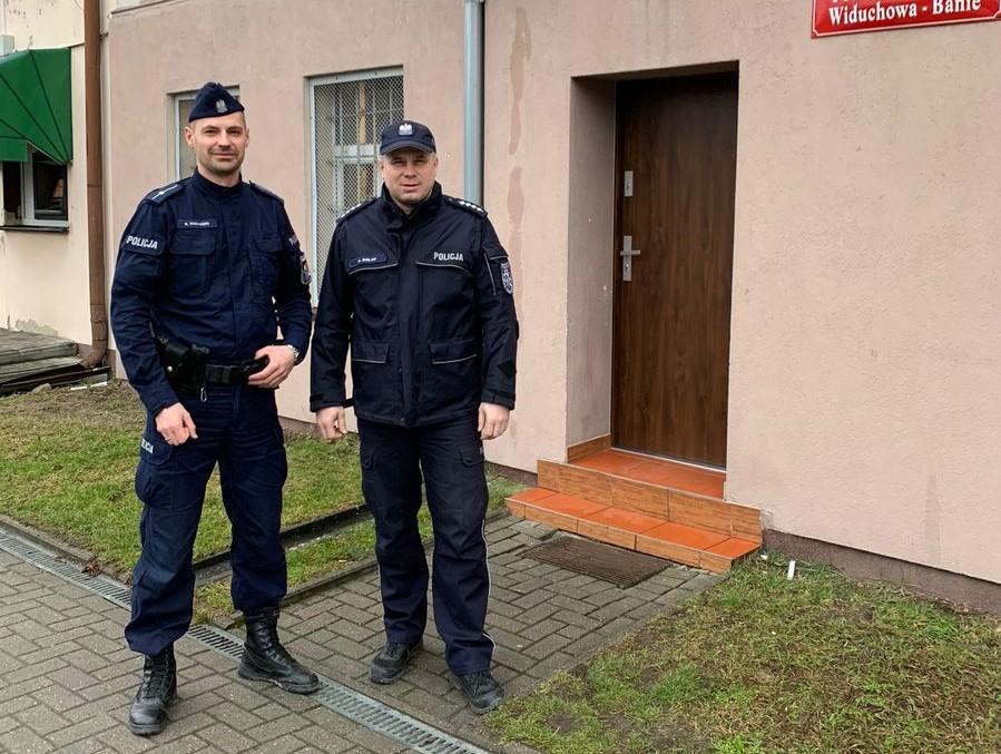 Policjanci z Widuchowej eskortowali rodzącą kobietę