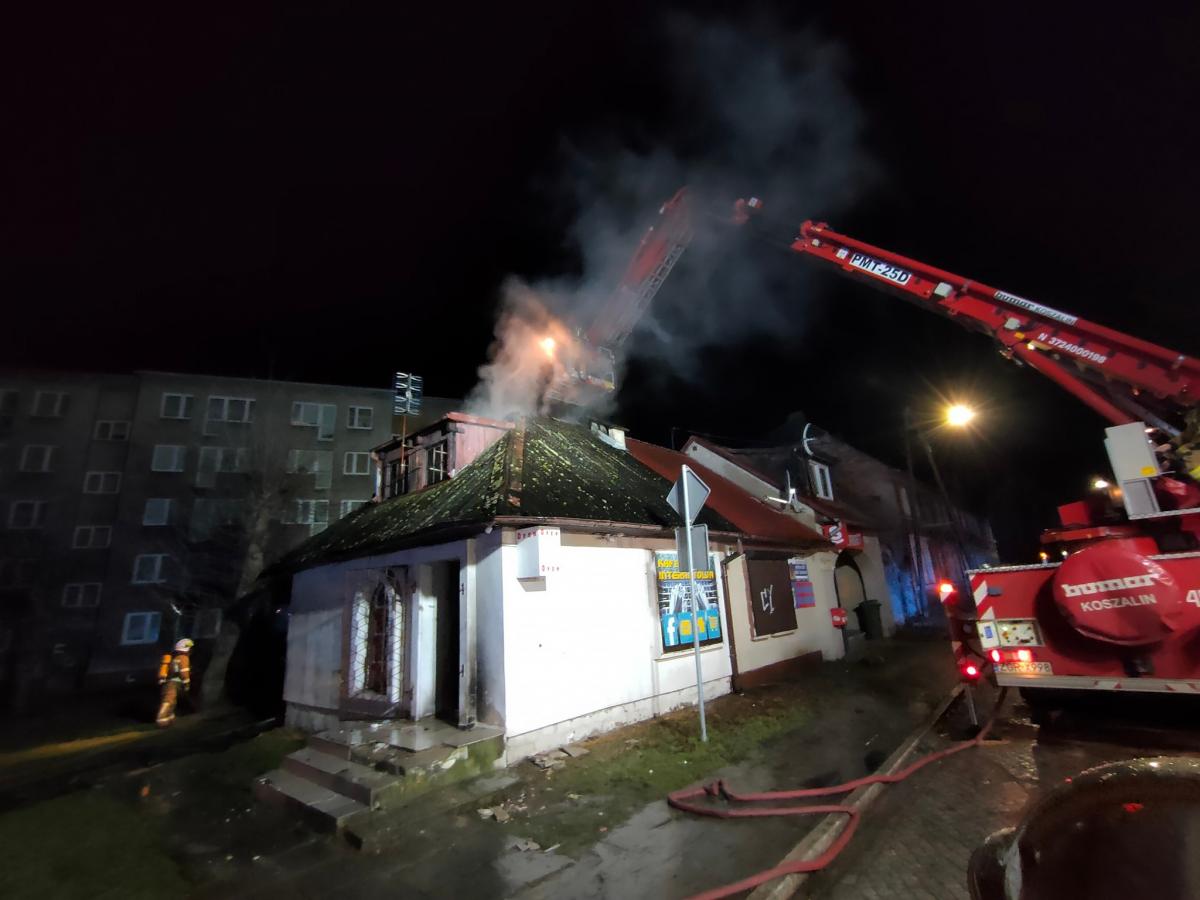 Znowu palił się budynek po salonie gier [GALERIA]