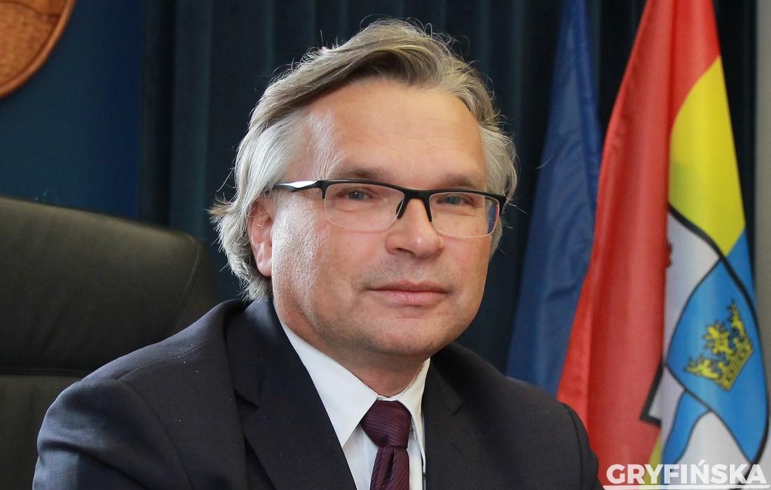 Podwyższyli wynagrodzenie dla starosty Konarskiego