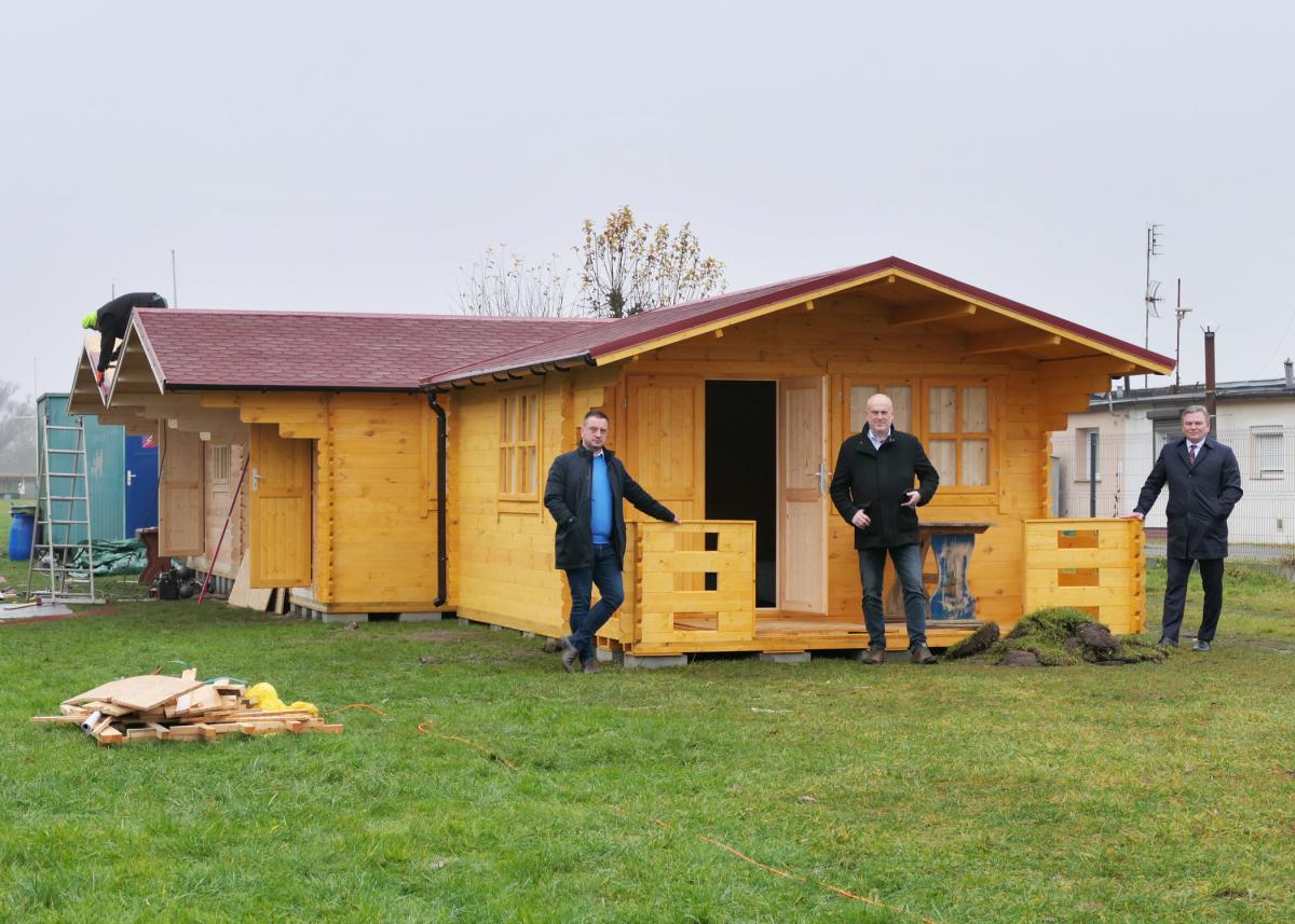 Minął rok, a budynki wciąż stoją zamknięte