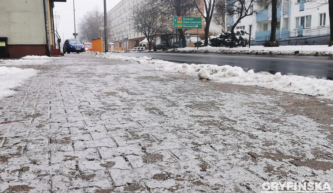 Uważajcie. Ślisko na chodnikach