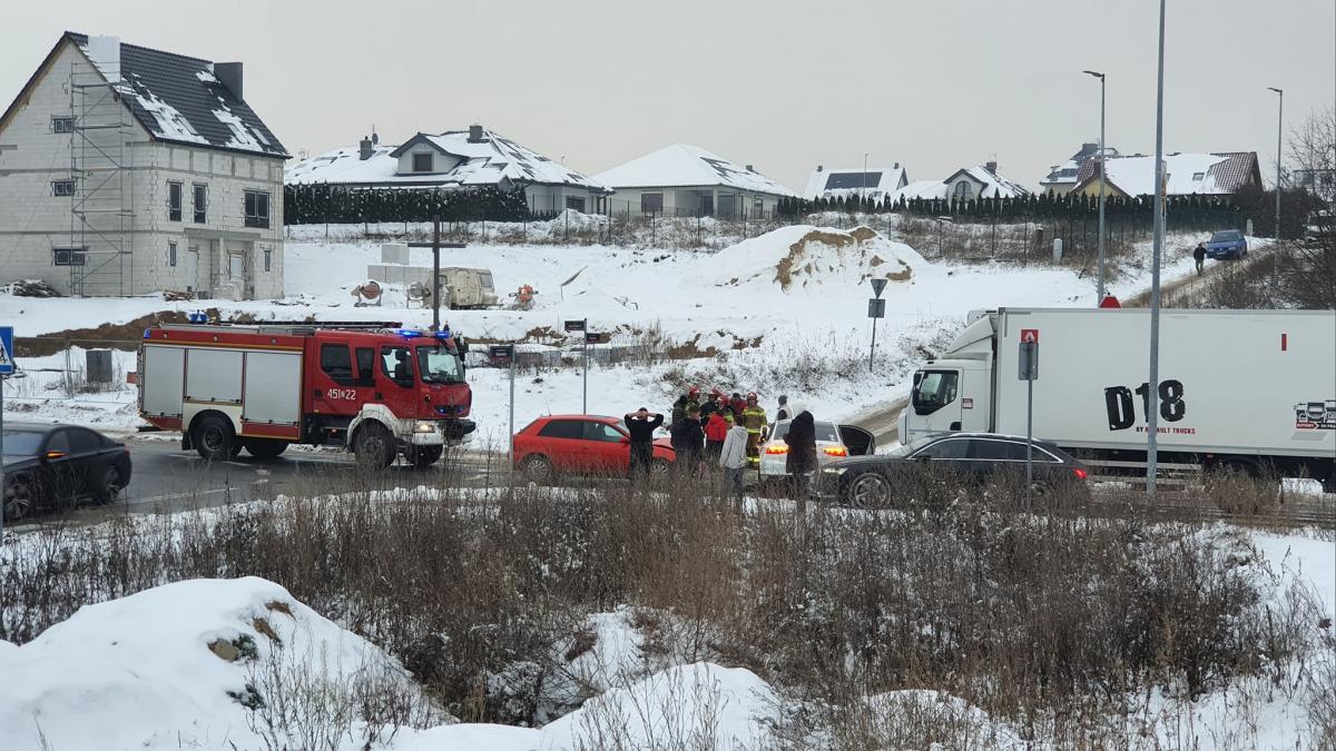 Wypadek na ul. Jana Pawła. 18-latek stracił prawo jazdy. Trzech poszkodowanych