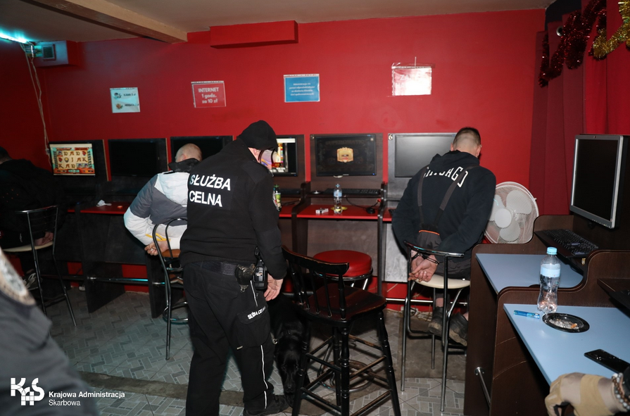 Zlikwidowano nielegalny punkt hazardowy. Pół godziny później lokal... spłonął [GALERIA]