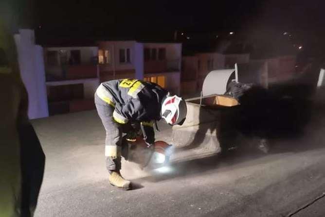 Pożar dachu w bloku przy ul. Krasińskiego