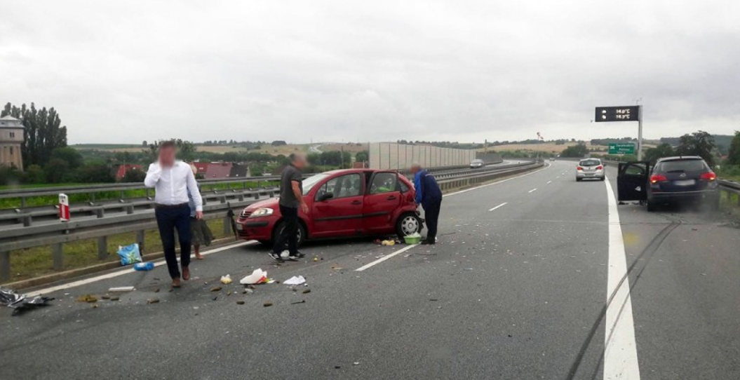 72-latek spowodował wypadek na S-3. Kobieta w szpitalu