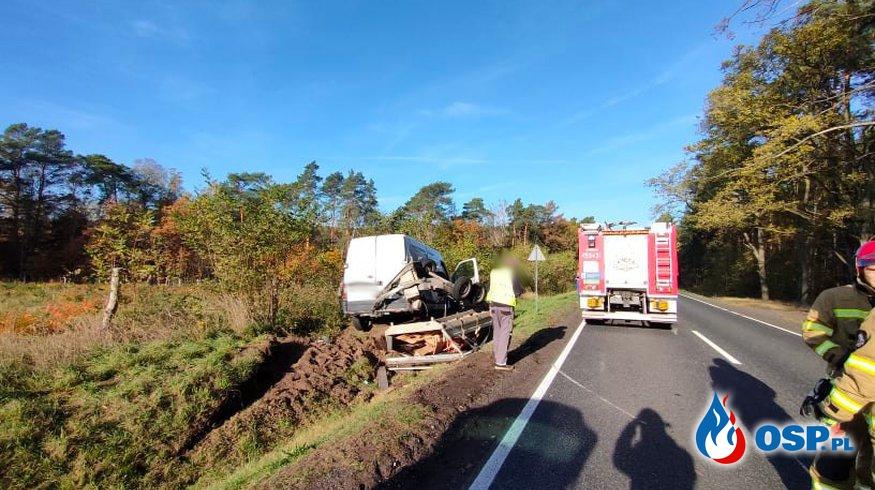 Wyciągali busa z rowu