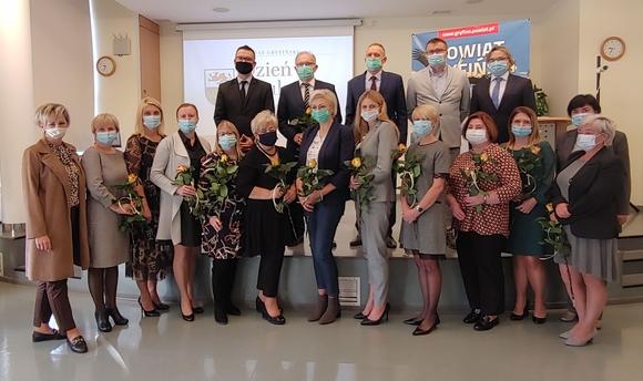 Nagrodzili wyróżniających się nauczycieli