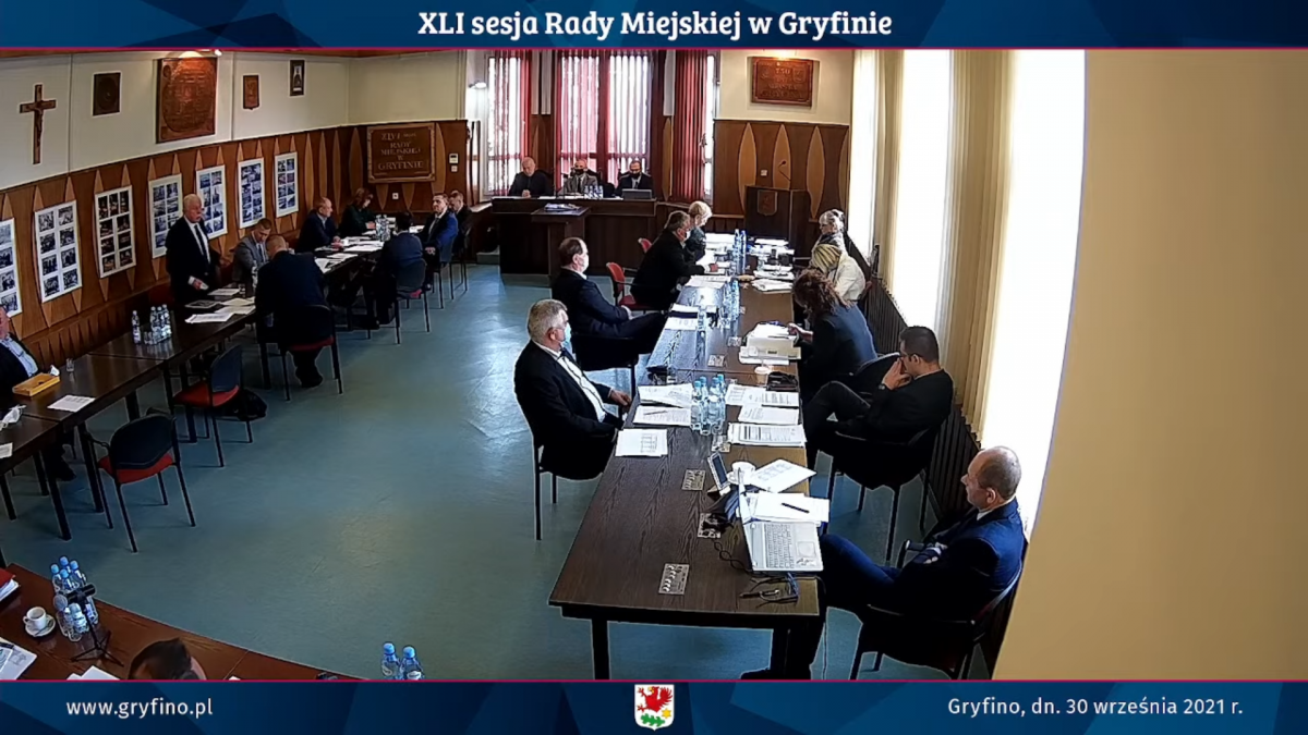 Trwa XLI sesja Rady Miejskiej w Gryfinie. Na sali jest gorąco