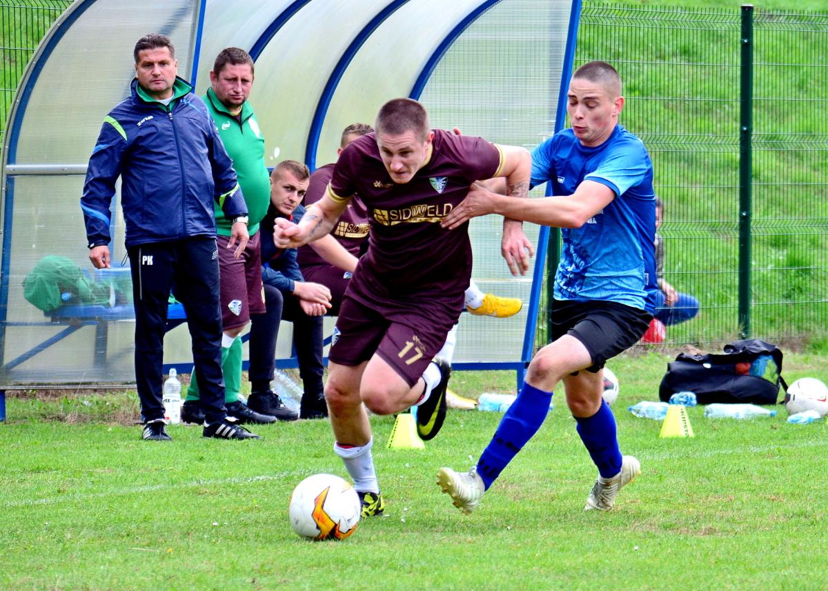 Wicher z piekła do nieba. Derby dla Czarnówka [WYNIKI]
