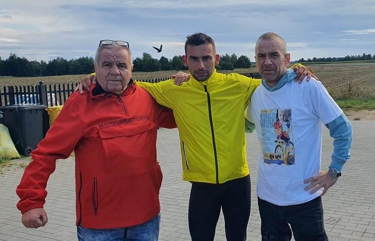 Terminator cały czas jedzie. W nocy było jak w horrorze