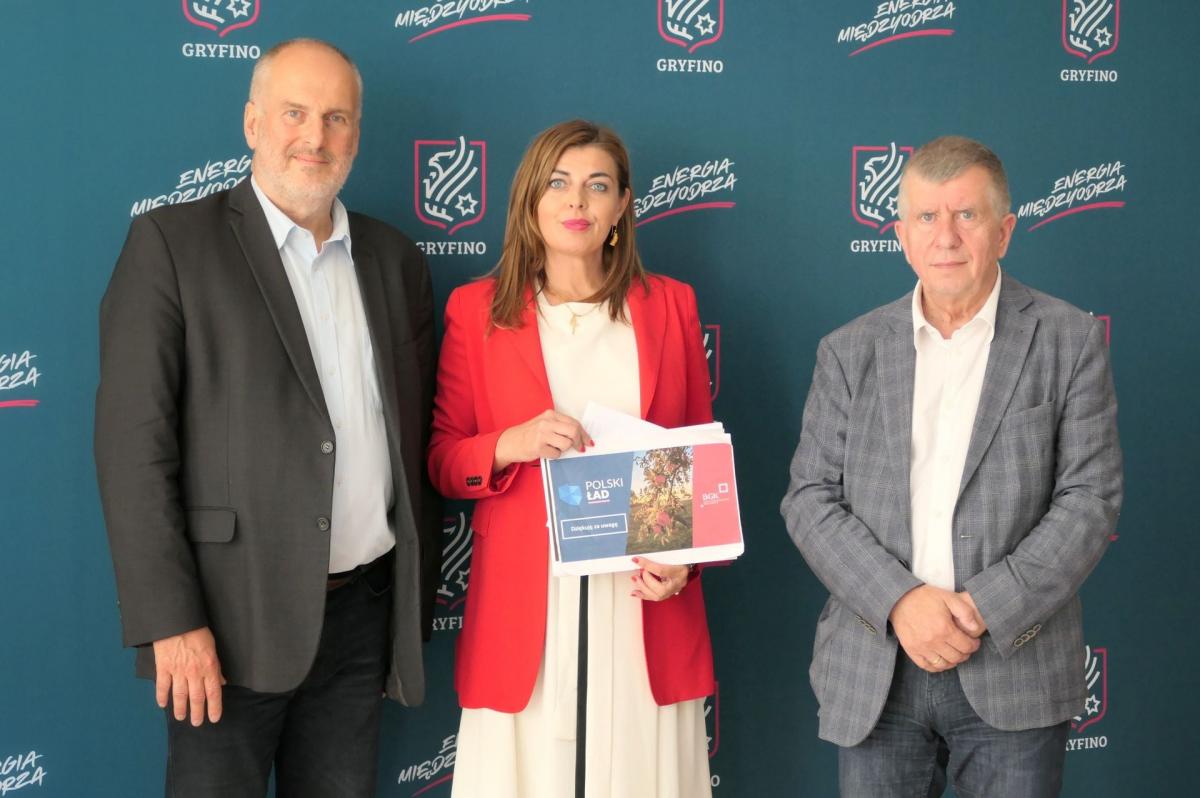 Poseł odwiedził burmistrzów i wójtów. Rozmawiali o 