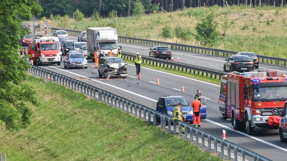 Poranny wypadek na S-3. Dwie osoby w szpitalu