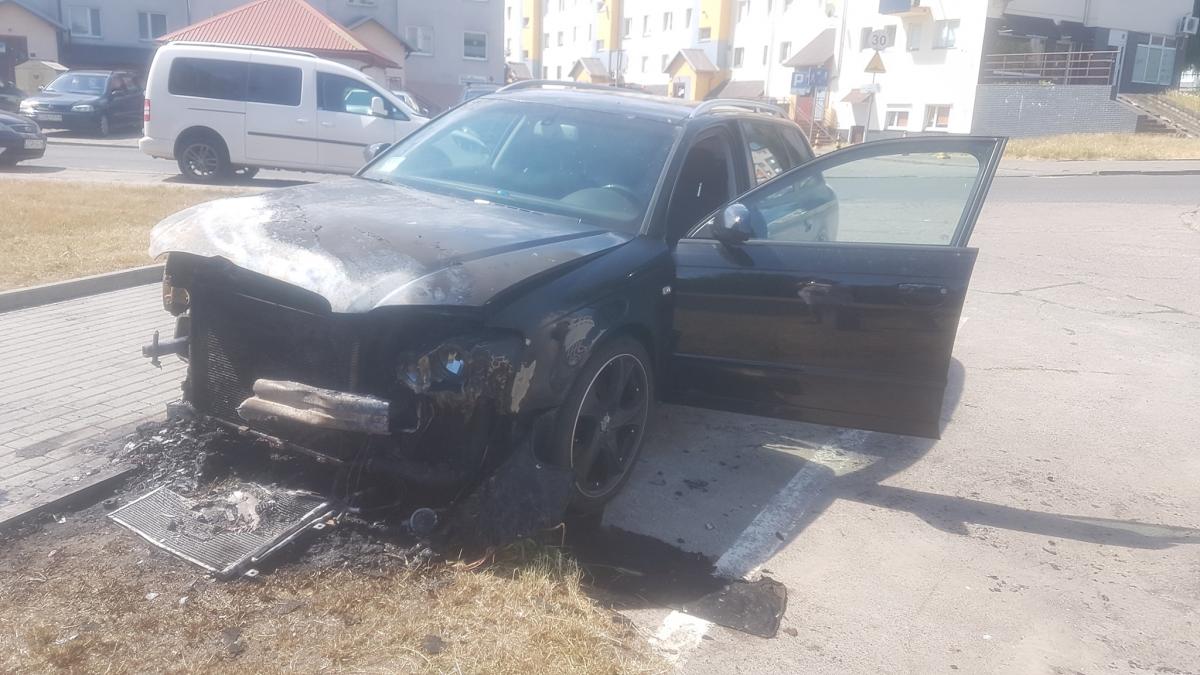 Szukają osoby, która podpaliła samochód
