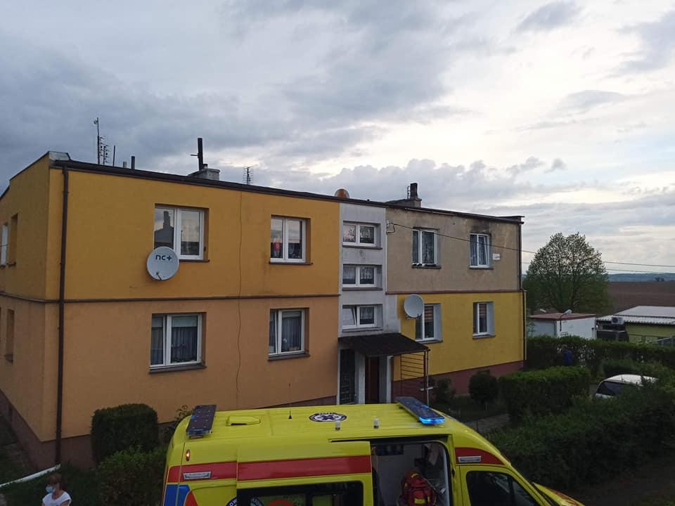 30-latek wyskoczył z okna