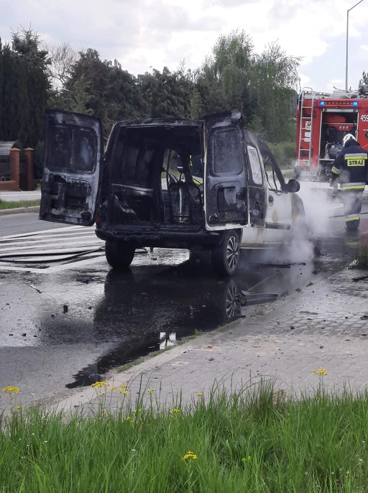 Palił się samochód i stare kurniki