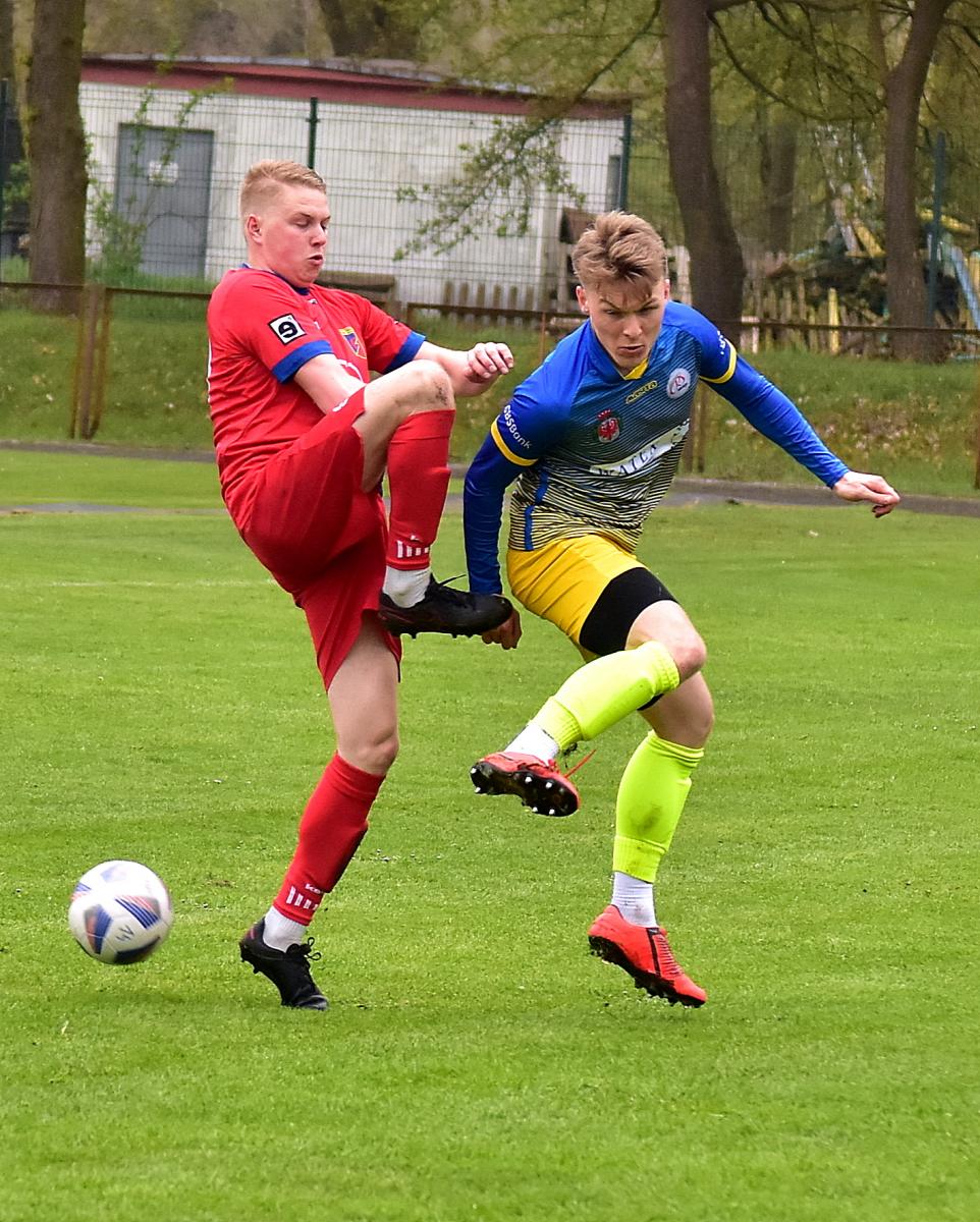 Dzisiaj derby powiatu w okręgówce [ROZKŁAD JAZDY]