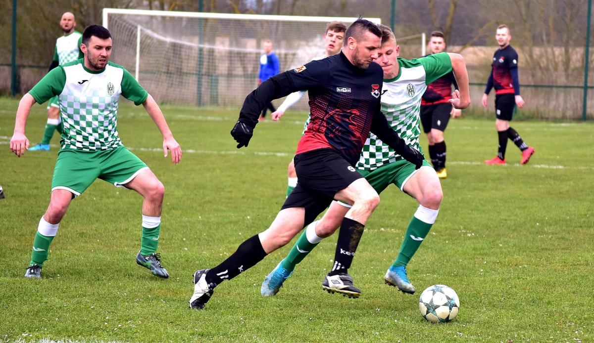 Derby gminy Banie na remis. Grot lepszy od Czarnych [WYNIKI]