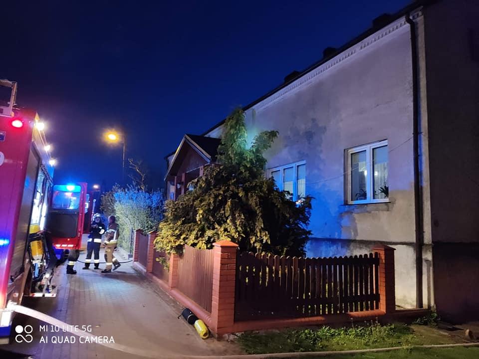 Nocna akcja strażaków. W Baniewicach płonął dom