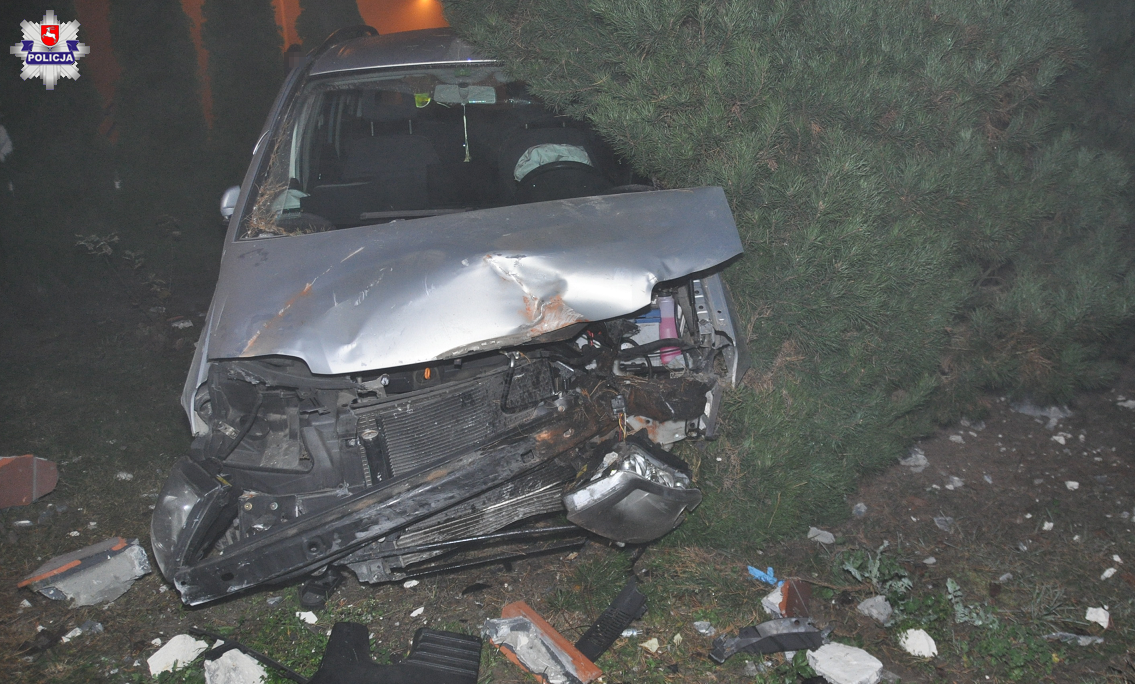 Pijany kierowca uderzył w inne auto i wjechał w płot
