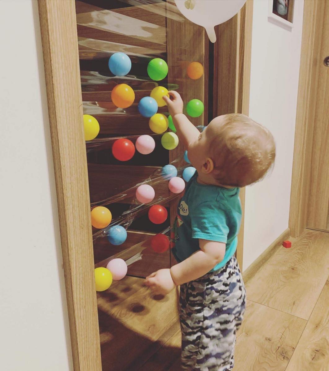 Mama z Instagrama. Jak bawić sie z maluchem w domu?