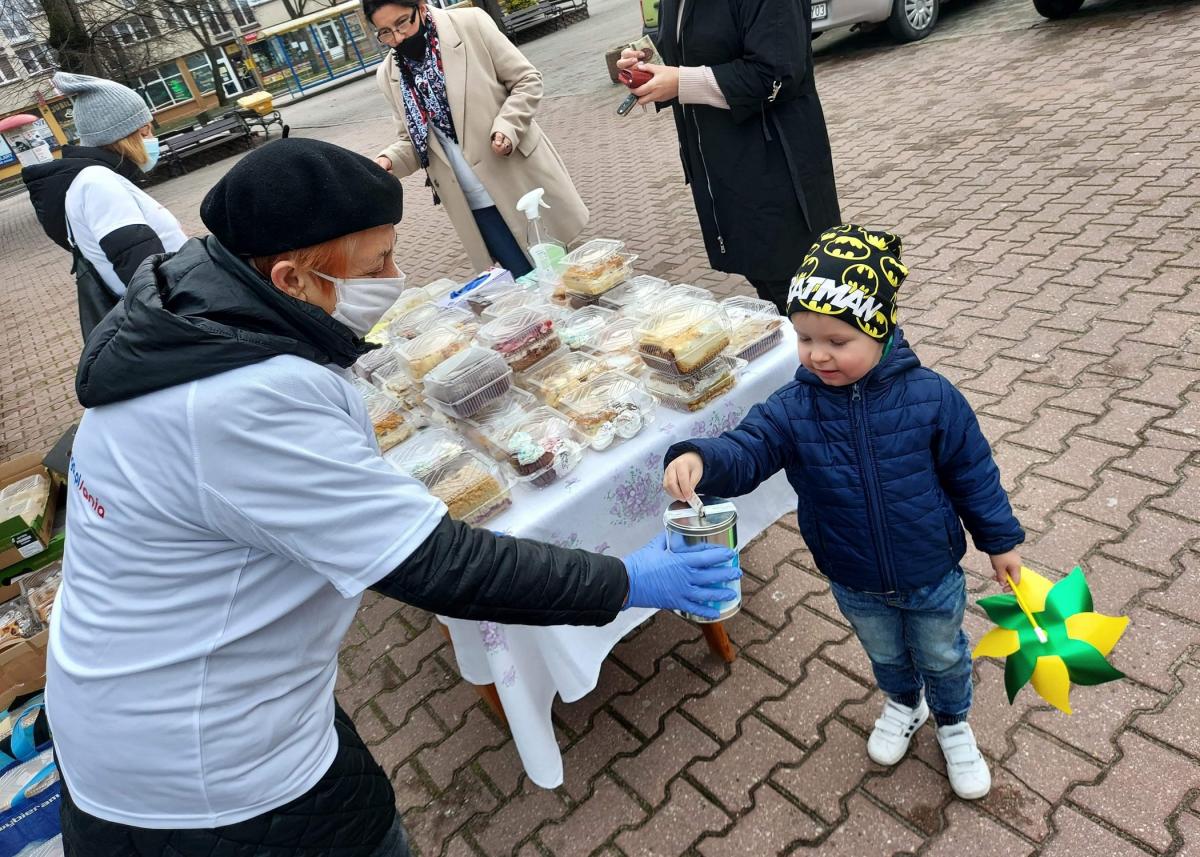 Pierogi, ciasta i gofry za niemal 8 tysięcy złotych