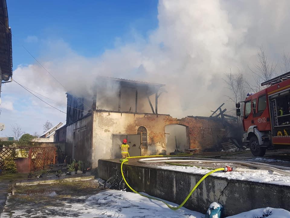 Duży pożar w Widuchowej. Gasili go przez cztery godziny [GALERIA]